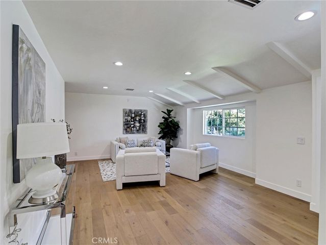 17349 Saticoy, Northridge, CA 91325
