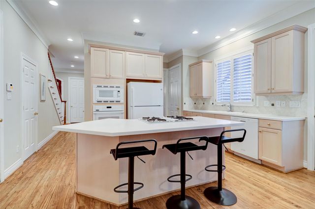 20 Annapolis Court, West University Place, TX 77005