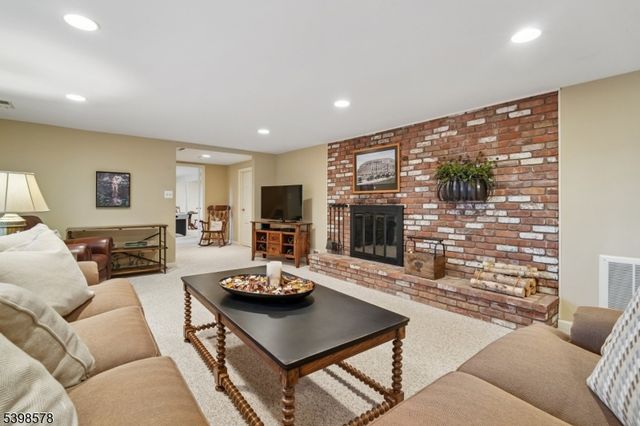 45 Runnymede Rd, Chatham Twp., NJ 07928