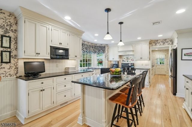 45 Runnymede Rd, Chatham Twp., NJ 07928