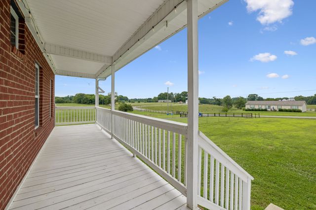 527 Governor Hall Rd, Castalian Springs, TN 37031