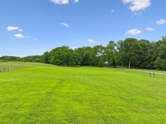 527 Governor Hall Rd, Castalian Springs, TN 37031
