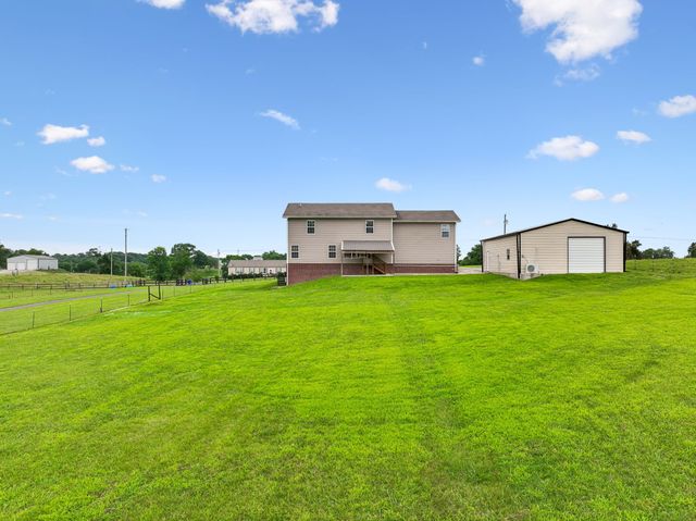 527 Governor Hall Rd, Castalian Springs, TN 37031
