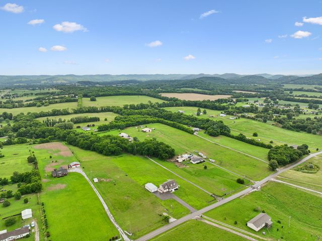 527 Governor Hall Rd, Castalian Springs, TN 37031