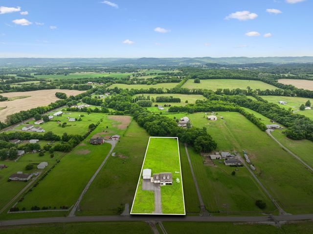 527 Governor Hall Rd, Castalian Springs, TN 37031