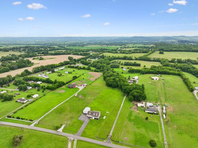 527 Governor Hall Rd, Castalian Springs, TN 37031
