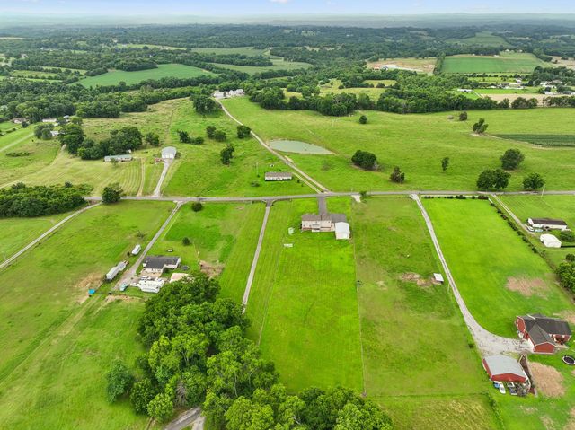 527 Governor Hall Rd, Castalian Springs, TN 37031