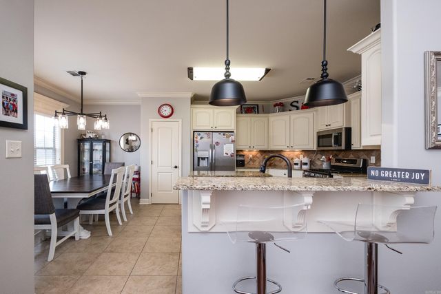 46 Waters Edge Drive, Little Rock, AR 72204