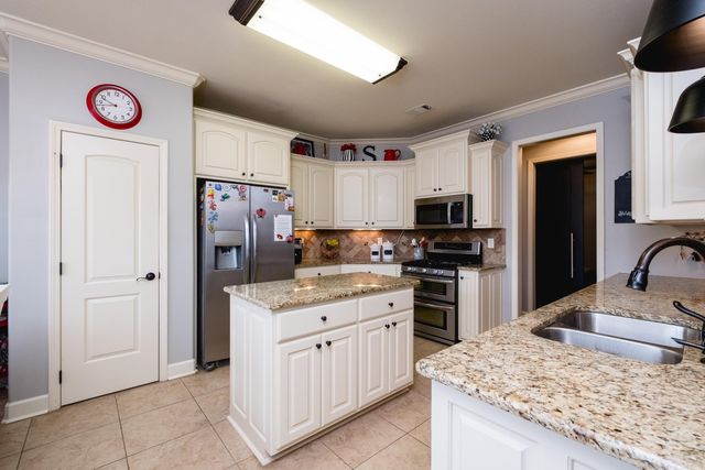 46 Waters Edge Drive, Little Rock, AR 72204