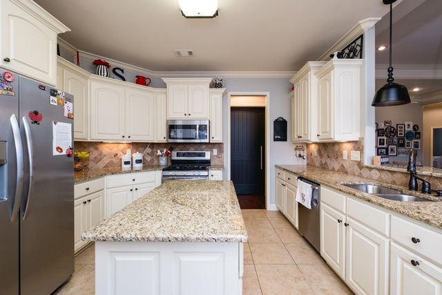 46 Waters Edge Drive, Little Rock, AR 72204