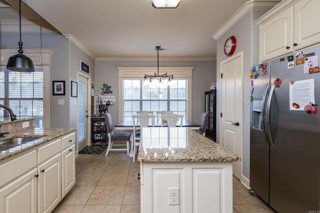 46 Waters Edge Drive, Little Rock, AR 72204