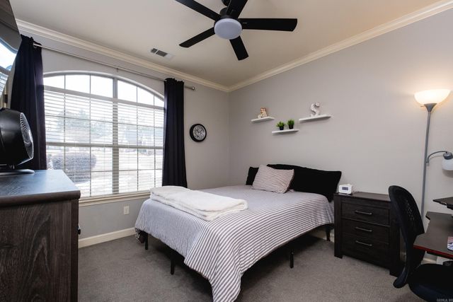 46 Waters Edge Drive, Little Rock, AR 72204