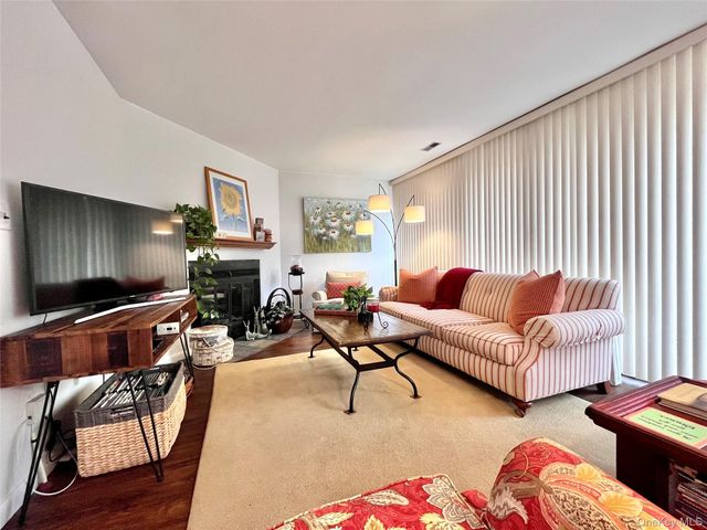150 N Bedford Road 1E, Chappaqua, NY 10514