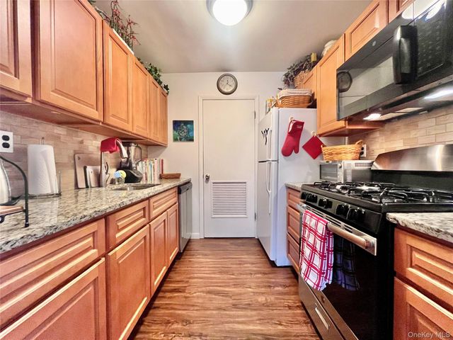 150 N Bedford Road 1E, Chappaqua, NY 10514