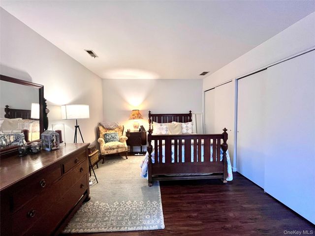 150 N Bedford Road 1E, Chappaqua, NY 10514