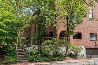 150 N Bedford Road 1E, Chappaqua, NY 10514