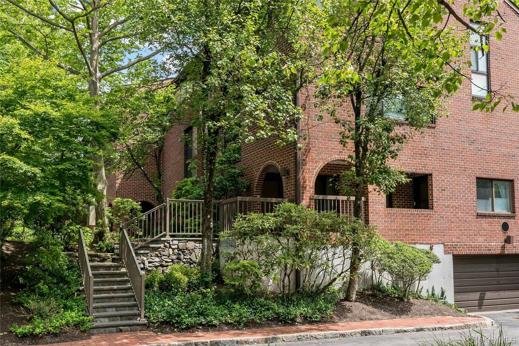 150 N Bedford Road 1E, Chappaqua, NY 10514