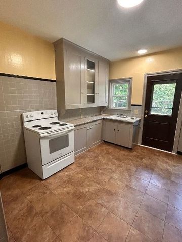 428 Main Street 428, Northbridge, MA 01534