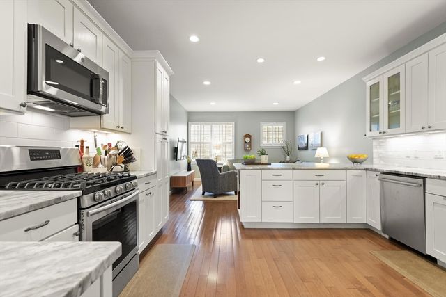 72 Putnam St 72, Needham, MA 02494