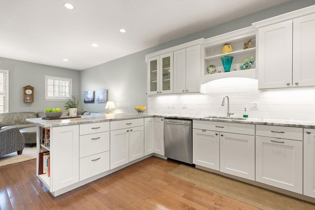 72 Putnam St 72, Needham, MA 02494