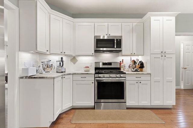 72 Putnam St 72, Needham, MA 02494