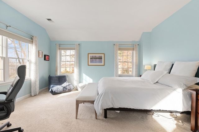 72 Putnam St 72, Needham, MA 02494