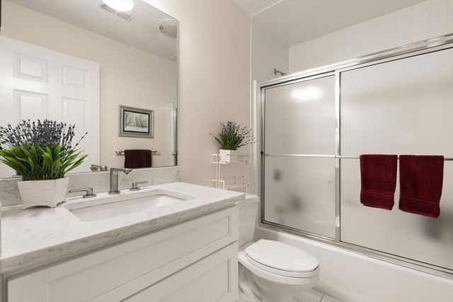72 Putnam St 72, Needham, MA 02494