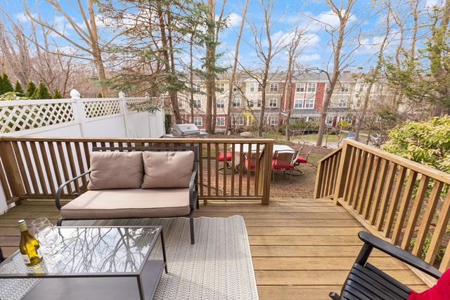 72 Putnam St 72, Needham, MA 02494