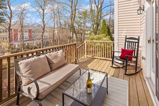 72 Putnam St 72, Needham, MA 02494