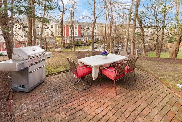 72 Putnam St 72, Needham, MA 02494