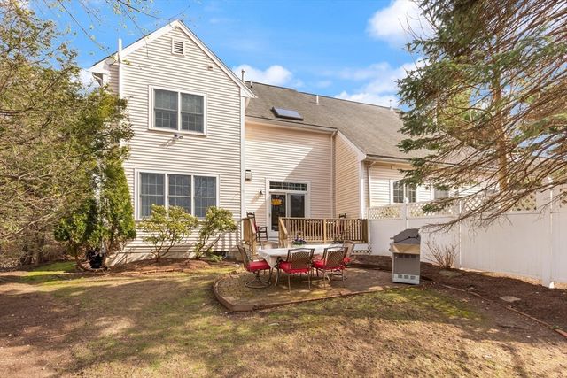 72 Putnam St 72, Needham, MA 02494