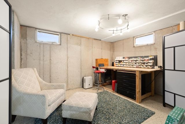 72 Putnam St 72, Needham, MA 02494