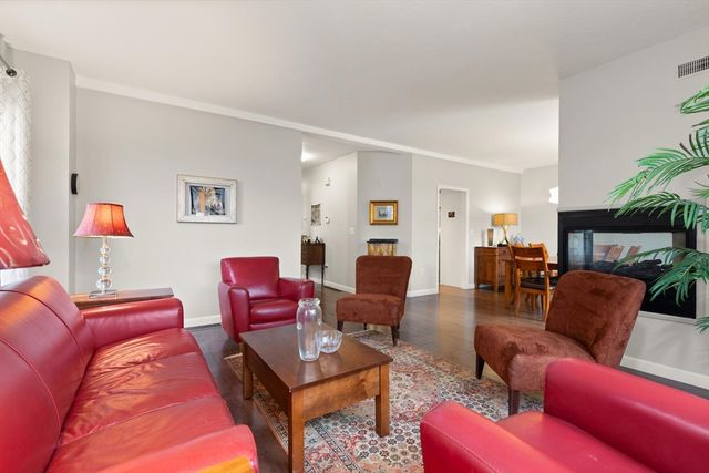 72 Putnam St 72, Needham, MA 02494