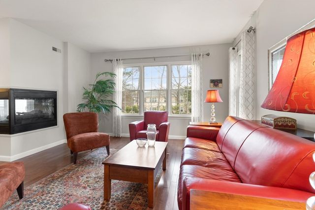 72 Putnam St 72, Needham, MA 02494