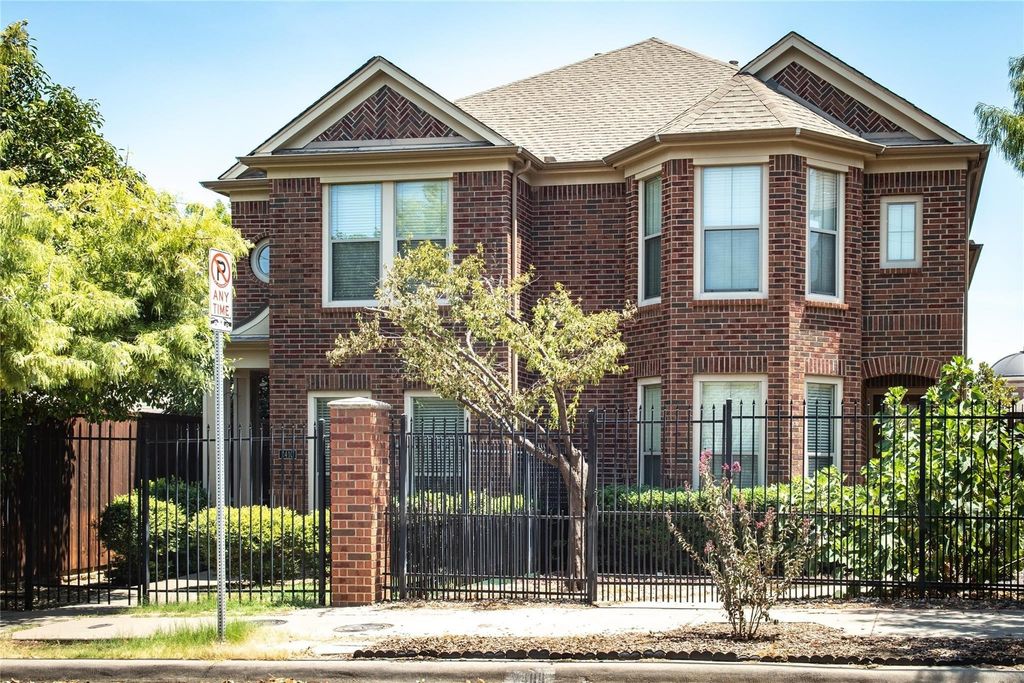 2410 Knight Street, Dallas, TX 75219