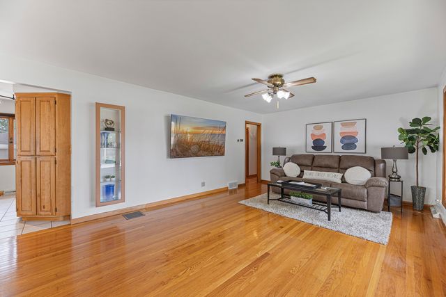 253 Heather Avenue, Grayslake, IL 60030
