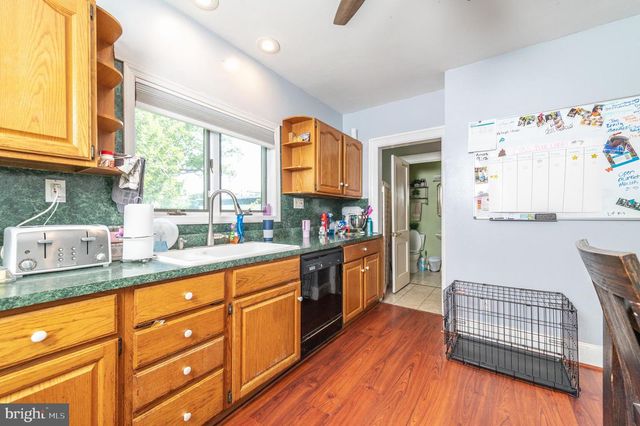 21 LAKE AVE, Hamilton, NJ 08610