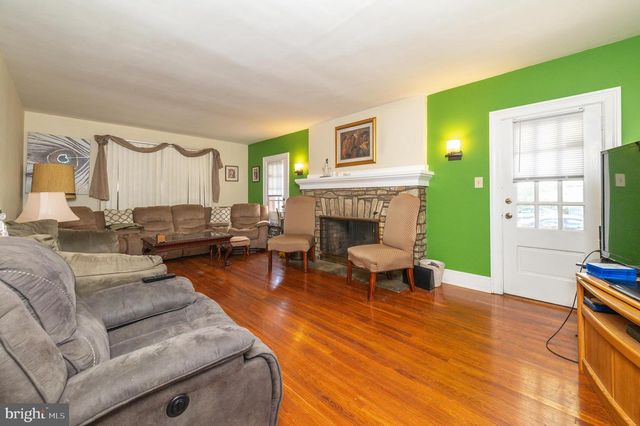 21 LAKE AVE, Hamilton, NJ 08610