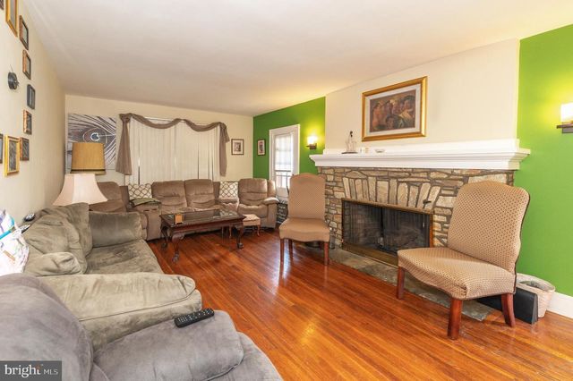 21 LAKE AVE, Hamilton, NJ 08610