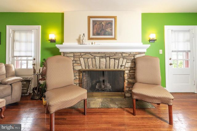 21 LAKE AVE, Hamilton, NJ 08610