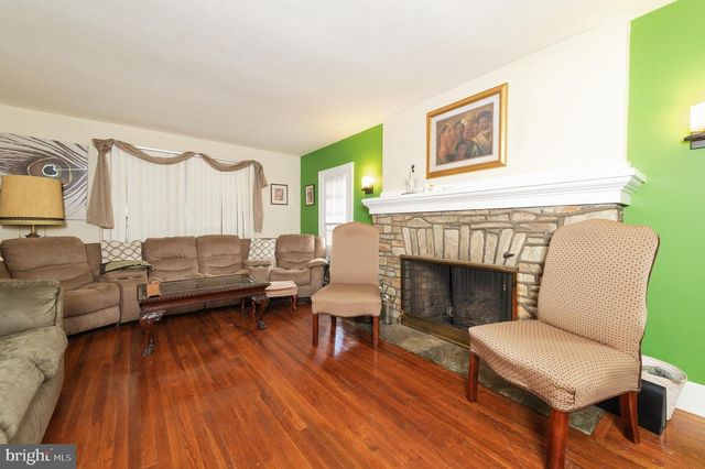 21 LAKE AVE, Hamilton, NJ 08610