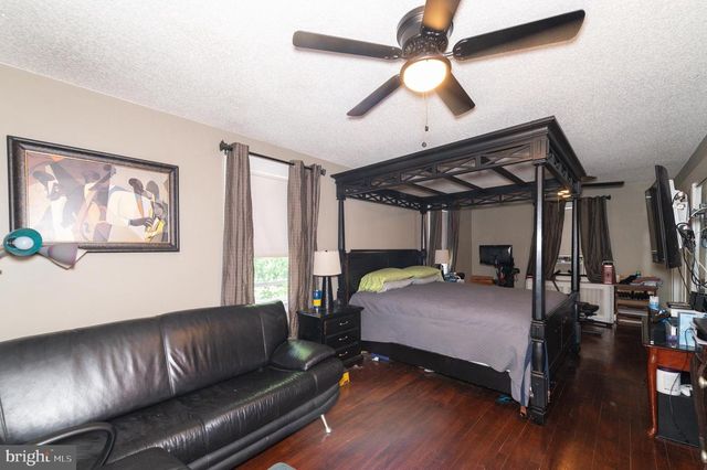 21 LAKE AVE, Hamilton, NJ 08610