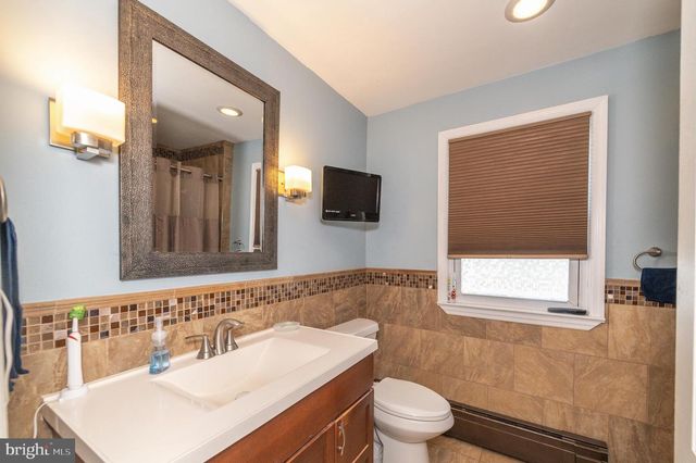 21 LAKE AVE, Hamilton, NJ 08610