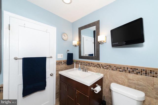 21 LAKE AVE, Hamilton, NJ 08610