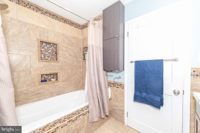 21 LAKE AVE, Hamilton, NJ 08610