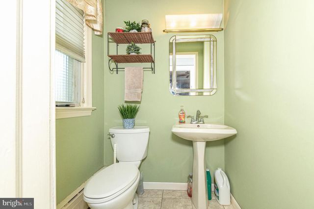 21 LAKE AVE, Hamilton, NJ 08610