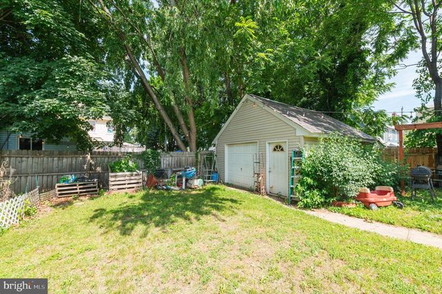 21 LAKE AVE, Hamilton, NJ 08610