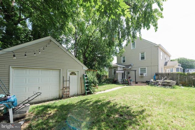 21 LAKE AVE, Hamilton, NJ 08610