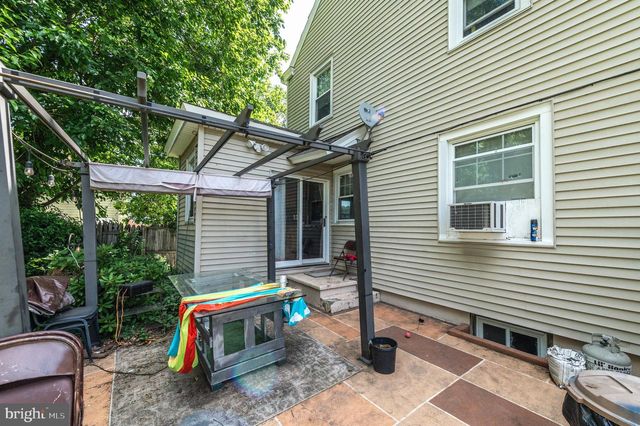 21 LAKE AVE, Hamilton, NJ 08610