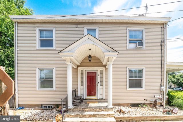 21 LAKE AVE, Hamilton, NJ 08610